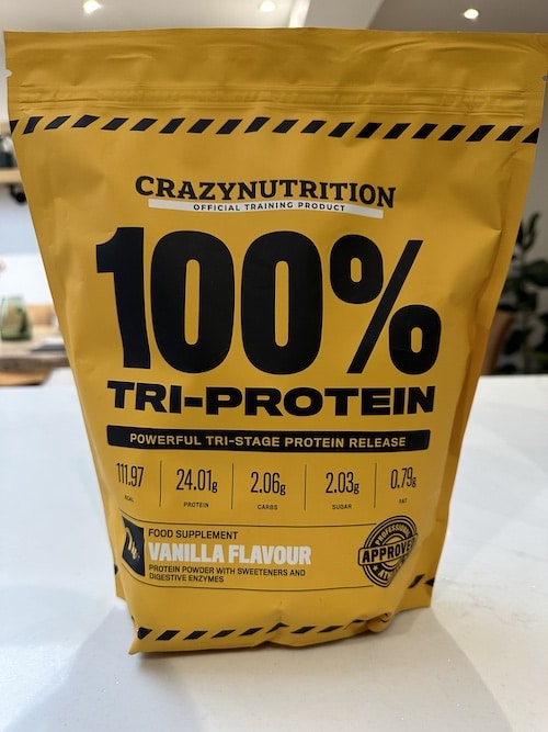 Crazy Nutrition Tri-Protein im Produktbild